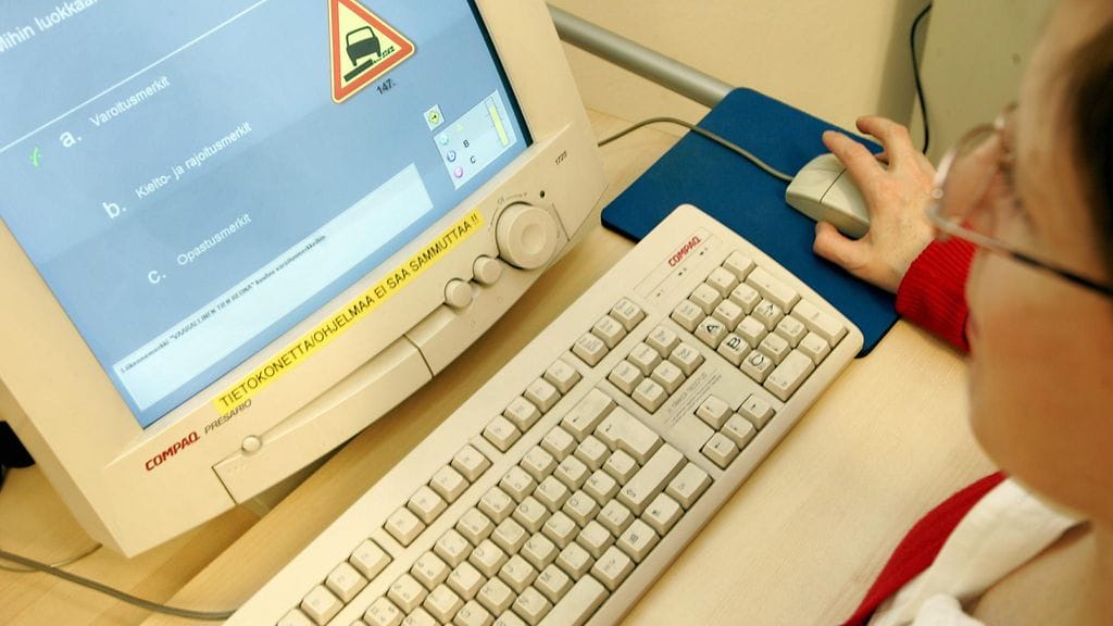 Autokoulun teoriakoe nykyaikaistuu vuoden alussa.
