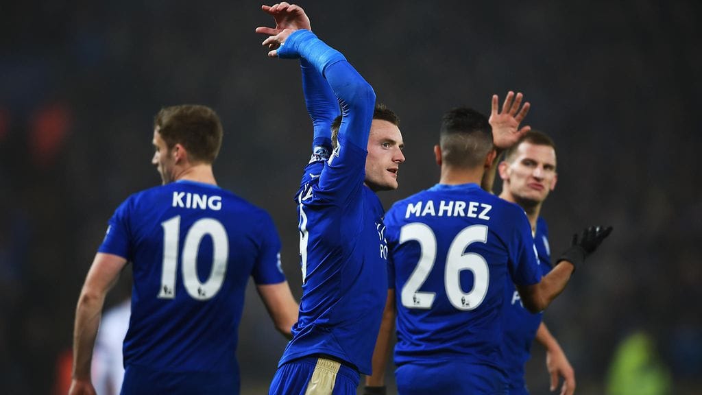 Jamie Vardy (kesk.) ja Riyad Mahrez ovat Leicesterin huippukauden moottoreita.