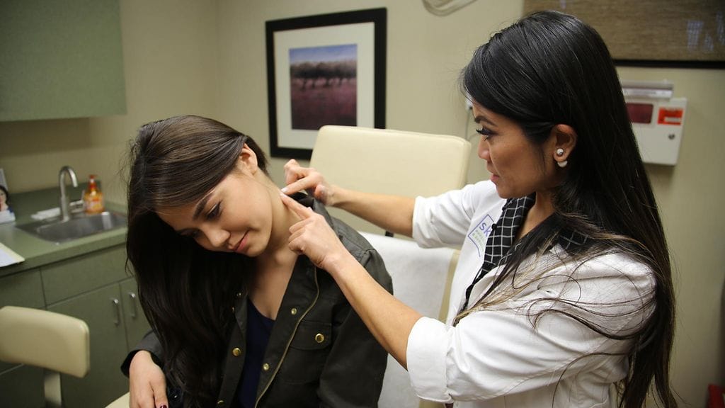 Lääkäri Sandra Lee on tehnyt finnien puristelusta "taidetta".