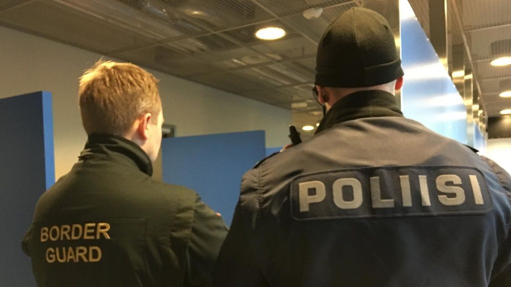 Rajavartiolaitos tarkistaa tehostetusti matkustajia viikon ajan.