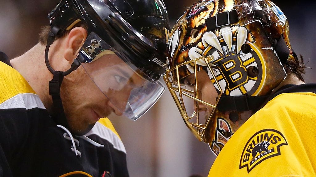Jimmy Hayes onnitteli Tuukka Raskia voitosta.