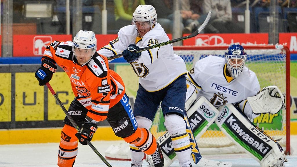 Otto Paajasen HPK ja Mikko Kukkosen Blues taistelevat pisteistä Espoossa.