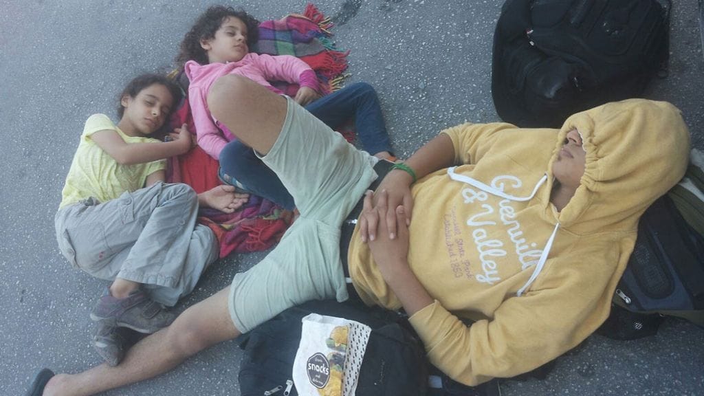 Irakilaisperhe matkalla Suomeen turvapaikanhakijaksi.