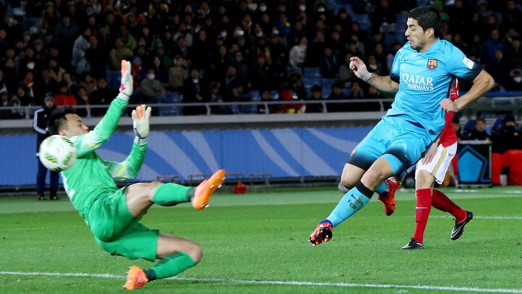 Luis Suarez näytti parastaan torstaina Jokohamassa.