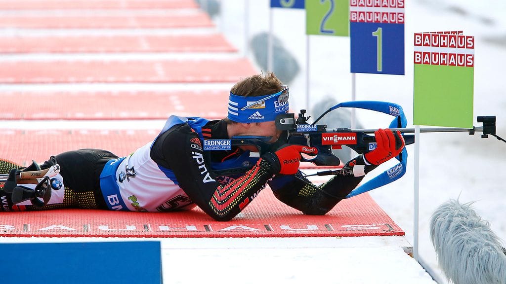 Simon Schempp ampui ja hiihti voittoon.