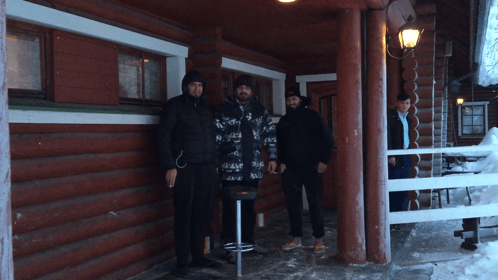 Turvapaikanhakijoita vastaanottokeskuksessa Kolarissa.