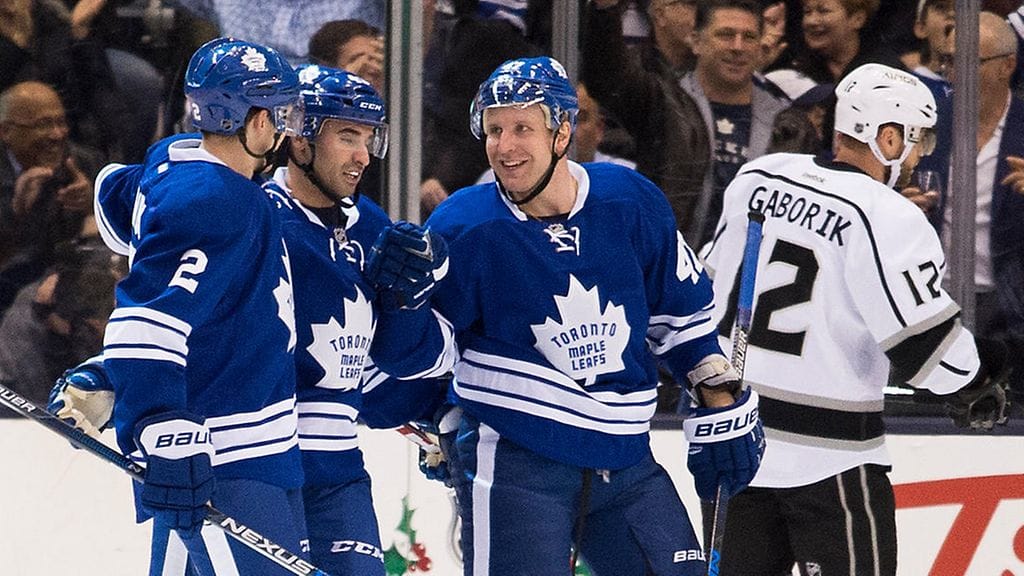 Leo Komarov juhlimassa maaliaan.