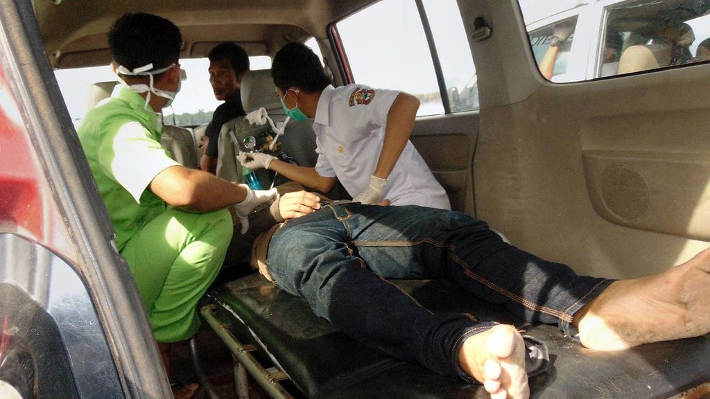 Indonesian viranomaisten mukaan runsaat kaksikymmentä pelastusliiveissä ajelehtivaa matkustajaa oli pelastettu mereltä.