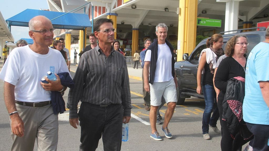 Air France -koneen matkustajia saatettiin ulos Mombasan kentältä.