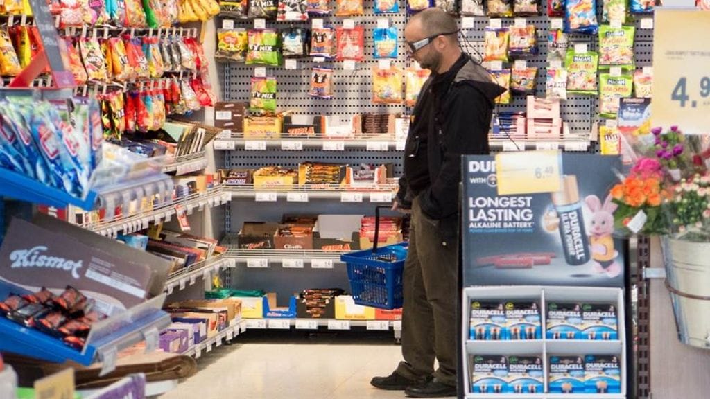 VTT selvitti suomalaisten ostoskäyttätymistä liiketunnistuksen ja silmänliikekameran avulla.