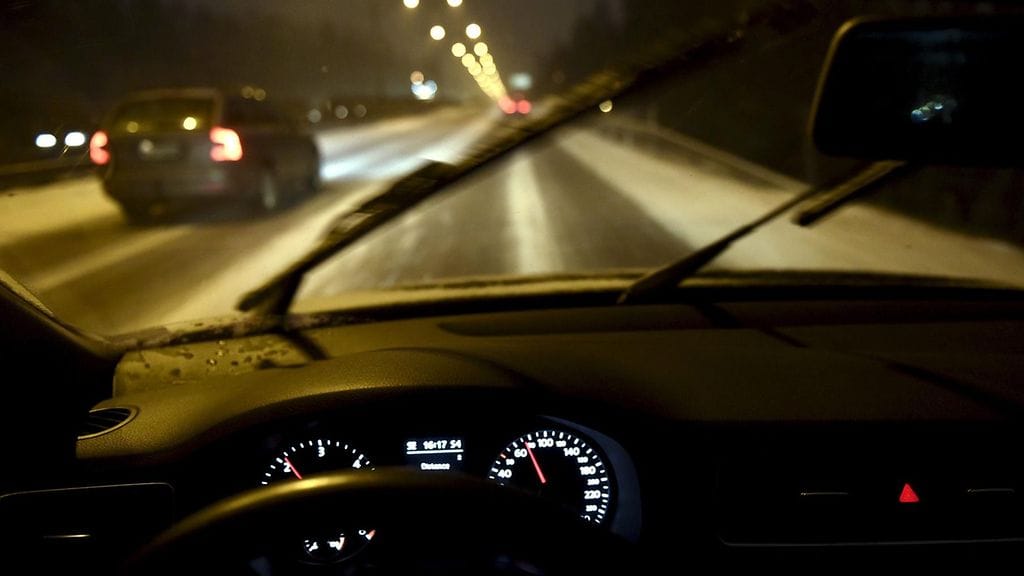 Jätä ohitettavalle riittävästi tilaa ennen omalle kaistallesi palaamista.