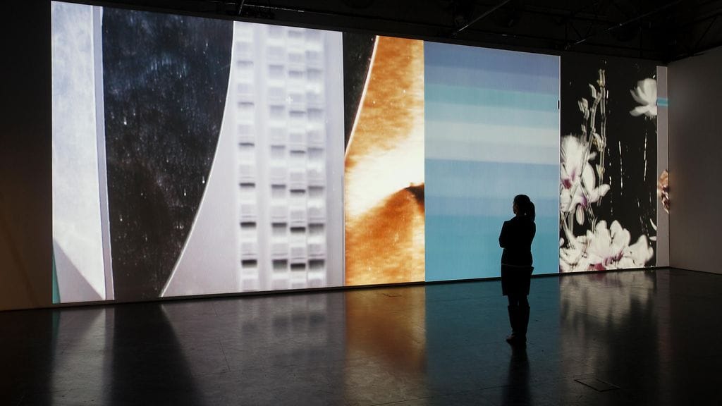 Kokoelmaan kuuluva Laura Buckleyn teos Lontoossa.