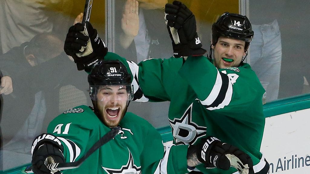 Tyler Seguin (vas.) ja Jamie Benn tekevät rajua jälkeä NHL:ssä.
