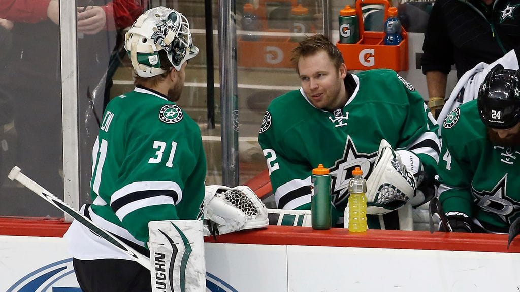 Antti Niemi (oik.) luisteli Kari Lehtosen tilalle maanantain Minnesota-pelissä.