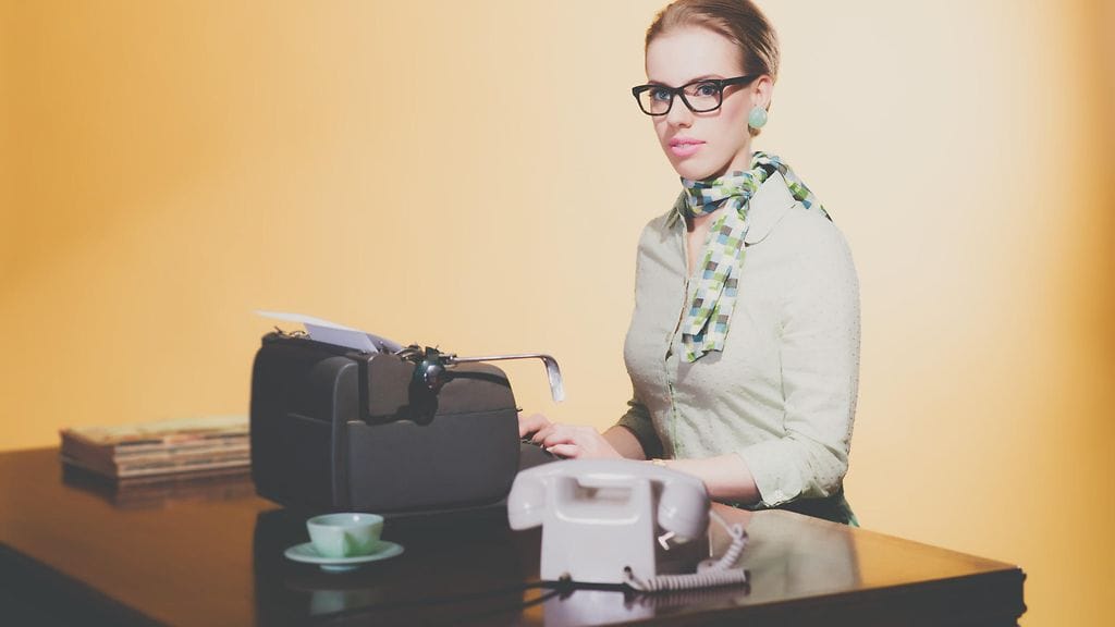 "Kunpa kynteni eivät vain katkeaisi, kun naputtelen kirjoituskonetta..."