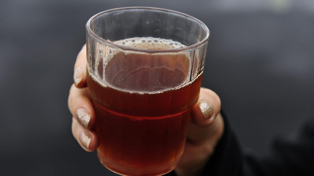 Sahti on hämäläinen juhlajuoma.