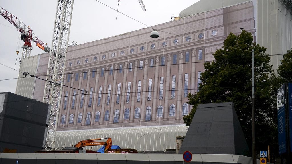 Työmies putosi onnettomuudessa telineiltä loukkaantuen vakavasti.