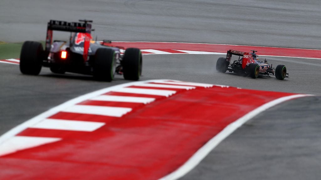 Toro Rosson Max Verstappen ajoi Red Bullin Daniel Ricciardon edellä Austinissa.