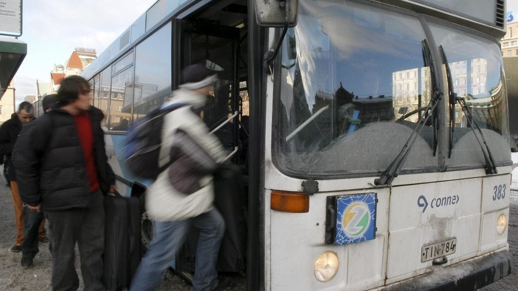 Eniten tukea, 31 miljoonaa euroa, maksettiin Matkahuollon kautta. Kuvituskuva.