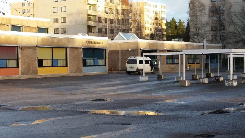 Runosmäen tyhjillään olevaa koulua on suunniteltu turvapaikanhakijoiden majoitukseen.