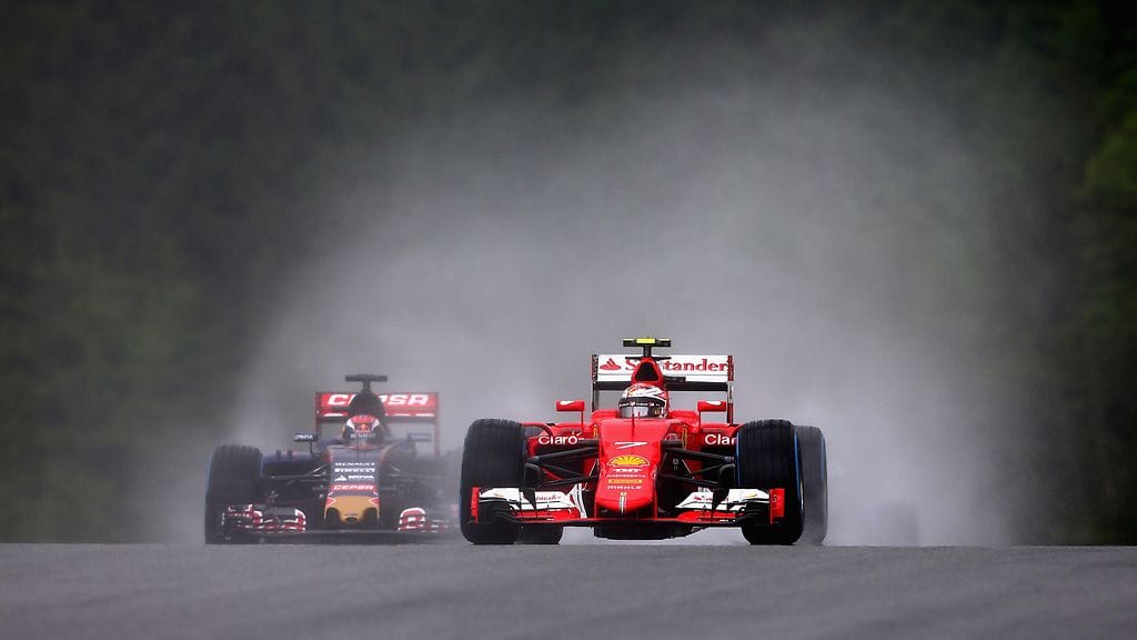 Kimi Räikkönen ajoi Max Verstappen edellä Itävallassa.