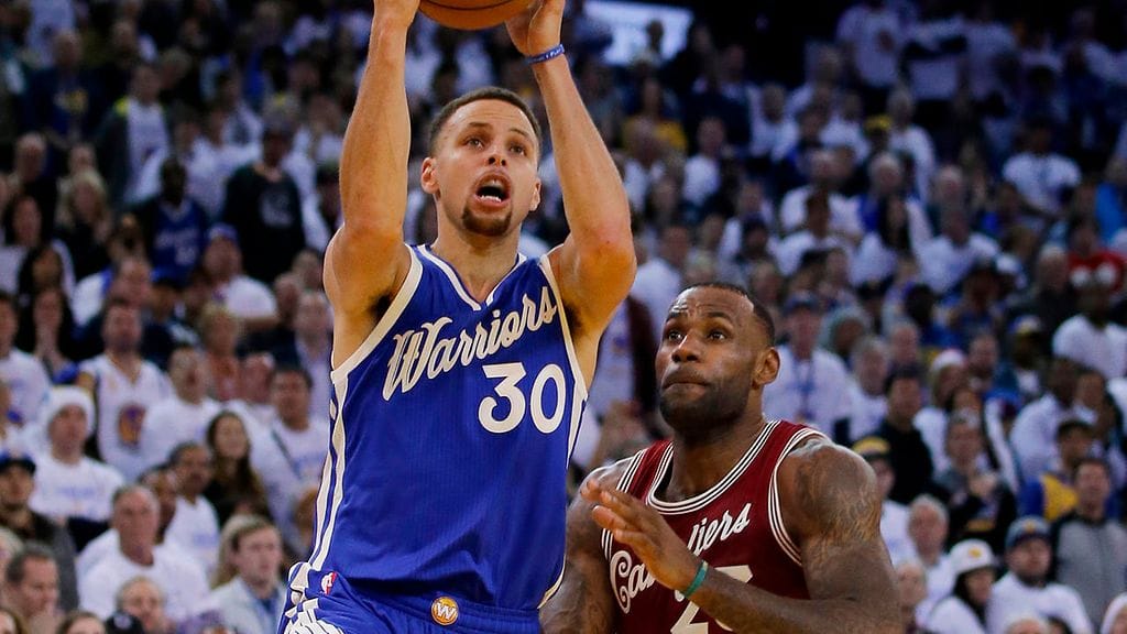 Stephen Curry kävi LeBron Jamesin edellä finaaliuusinnassa.