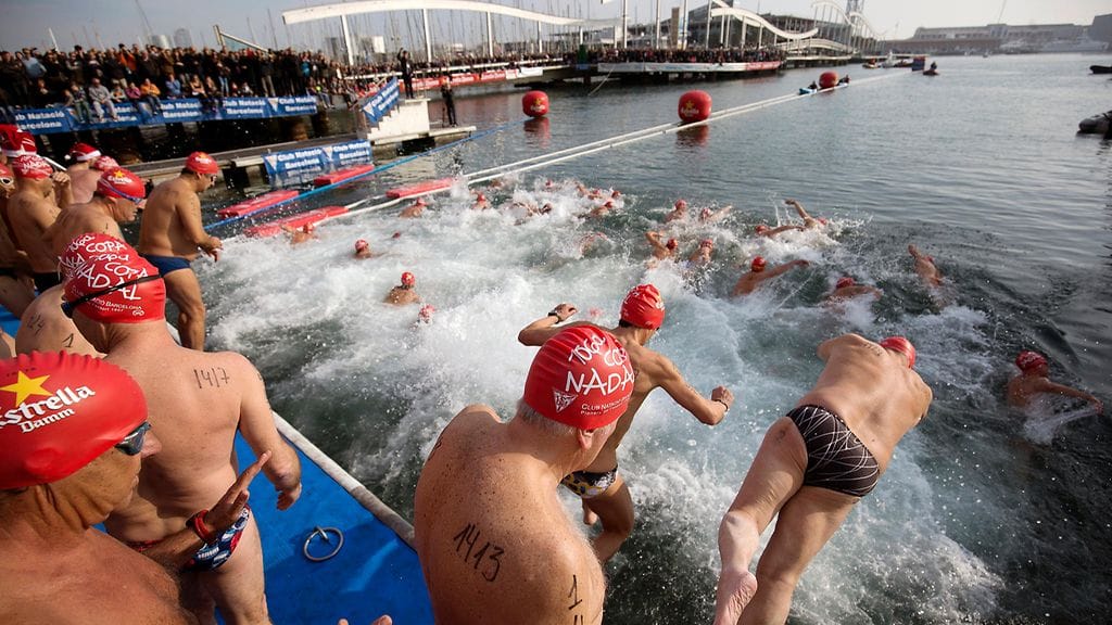 espanja joulu barcelona joulupukki uiminen (2)