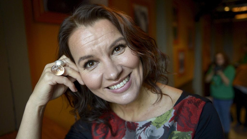 Arja Koriseva saa tukea faneiltaan sairastamisen keskellä.