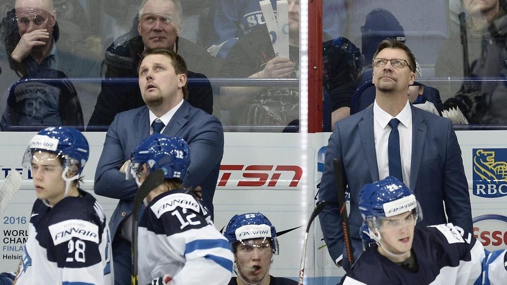 Jukka Jalonen luotsaa Nuoria Leijonia MM-kotikisoissa.