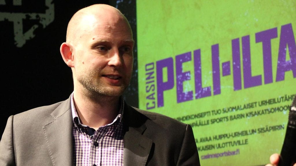 Peter Enckelman pelasi sumuisilla saarilla yli vuosikymmenen ja tietää miten tiukassa perinteet brittikulttuurissa ovat.