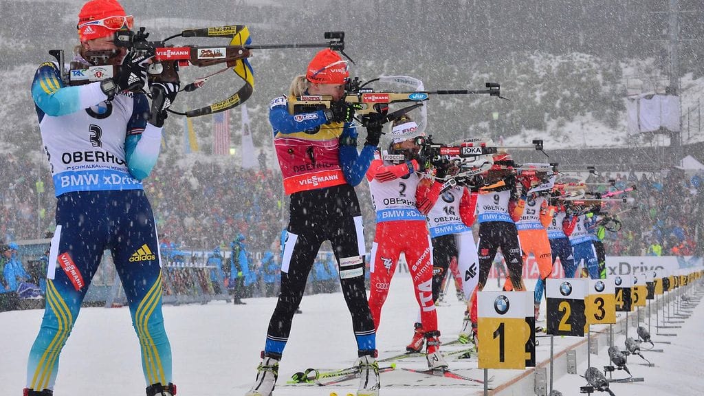 Kaisa Mäkäräinen (2. vas.) ja kumppanit eivät pääse kilpailemaan Oberhofissa. Kuva viime tammikuun maailmancupin kisoista Oberhofissa.