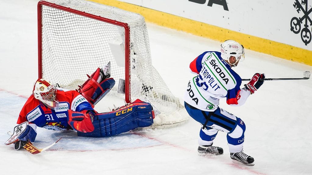 Jokerien maalivahti Riku Helenius antautui Mannheimin Glen Metropolitille avauserässä.