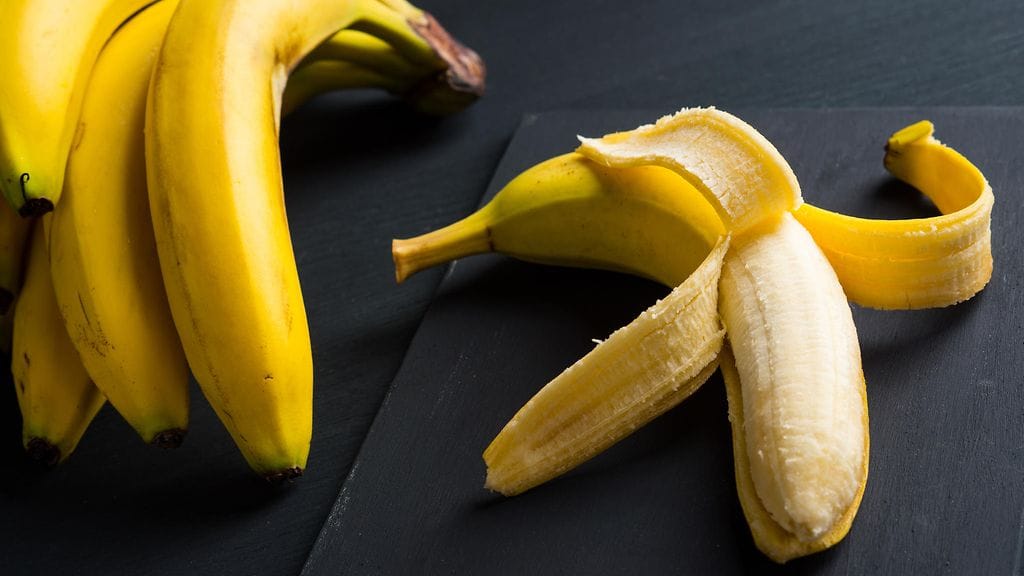 Banaanien joukossa piili yllätys. Kuvituskuva.