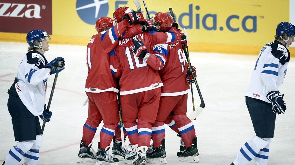 Venäläiset juhlivat ja suomalaiset olivat kallella kypärin.