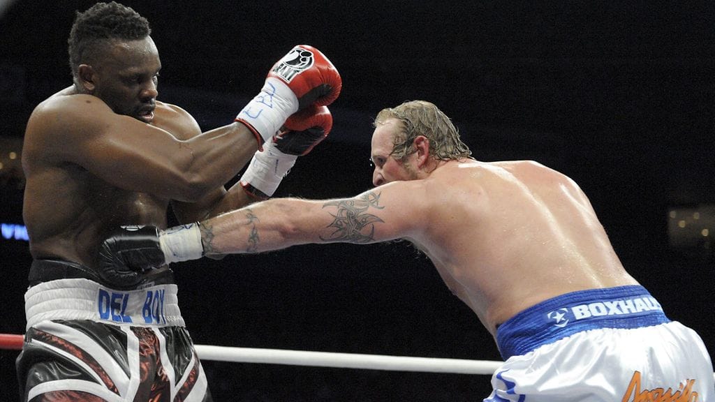 Robert Helenius ja Dereck Chisora kohtasivat Helsingissä joulukuussa 2011.
