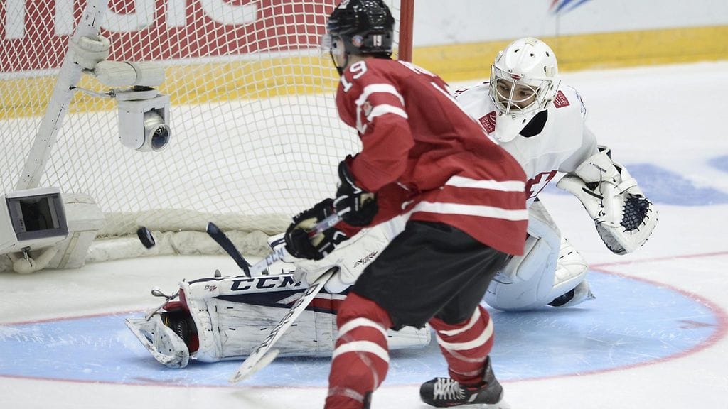 Kanadan Brayden Point veivasi kiekon verkkoon voittomaalikilpailussa.