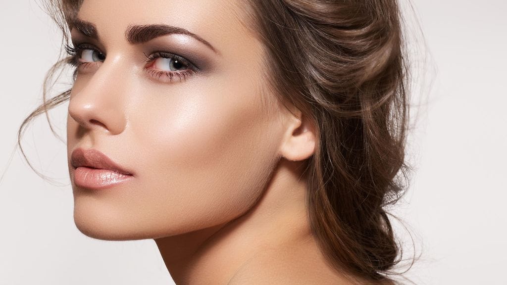 Kaunis hehku näkyy niin luomissa, poskipäillä kuin huulissakin vuonna 2016.