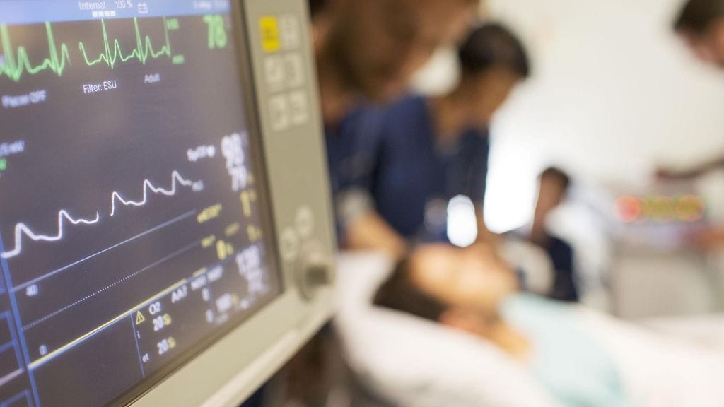 Eteisvärinä on merkittävä aivoinfarktin riskitekijä. Kuvituskuva.