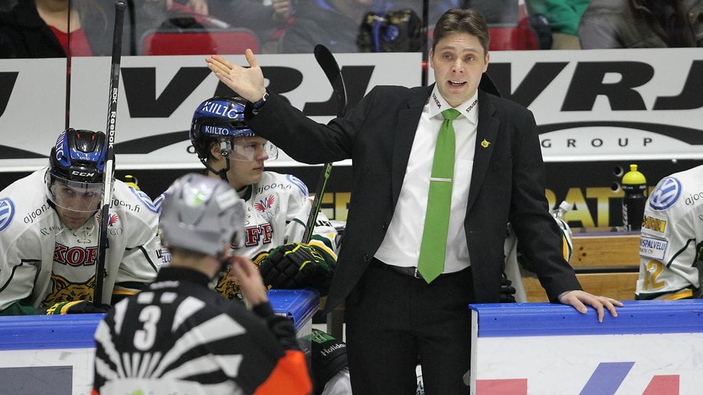 Ilveksen päävalmentaja Tuomas Tuokkola. (arkistokuvaa)