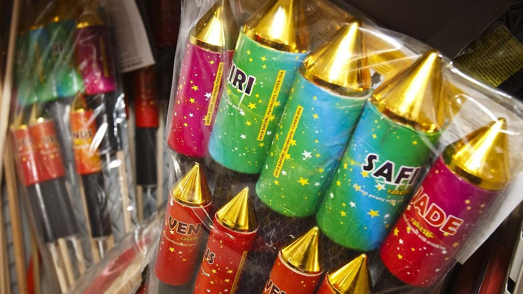 Uudenvuoden ilotulitteiden myynti alkaa 27.12 ja jatkuu uudenvuodenaaton iltaan asti.