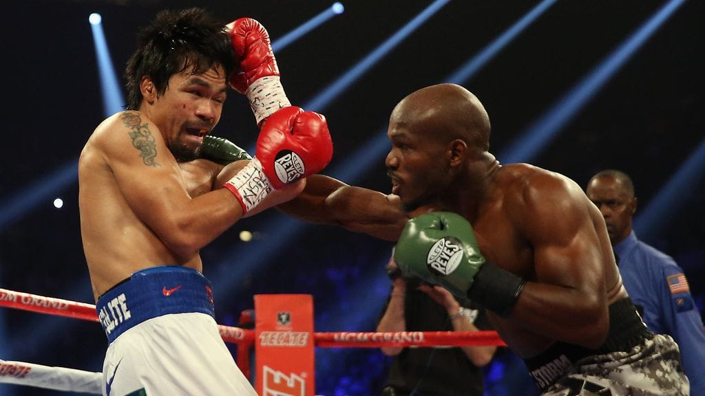 Manny Pacquiao (vas.) kukisti Timothy Bradleyn huhtikuussa 2014 (kuva). Bradley voitti puolestaan kesäkuussa 2012.