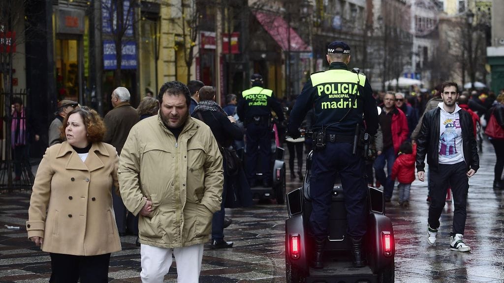 Muun muassa Madridissa turvatoimet on nostettu huippuunsa uudenvuodenaattona 31. joulukuuta 2015.