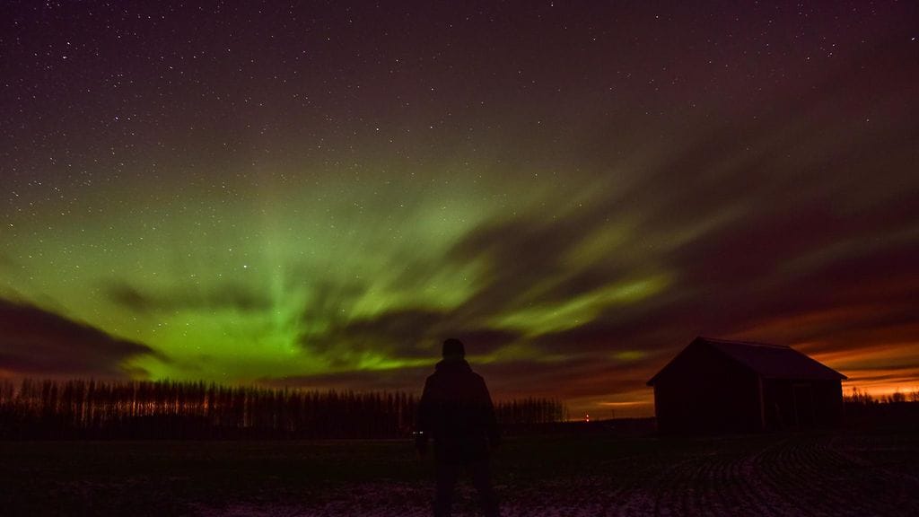 Hyvinkäällä päästiin ihailemaan uudenvuodenyönä myös revontulia.