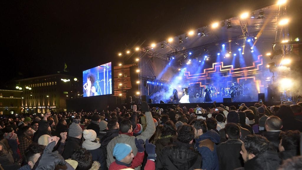 Senaatintorin uudenvuodenjuhlaan kokoontui yli 35 000 ihmistä.