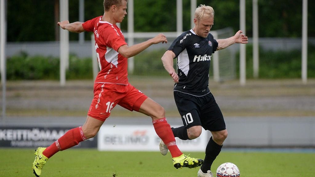 Pekka Lagerblom (oik.) vaihtaa maisemaa.