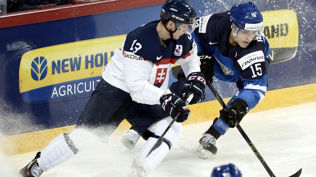 Mikko Rantasen (oik.) tehot antavat vielä odottaa itseään. Neljässä alkusarjan ottelussa saldo oli 1+1.