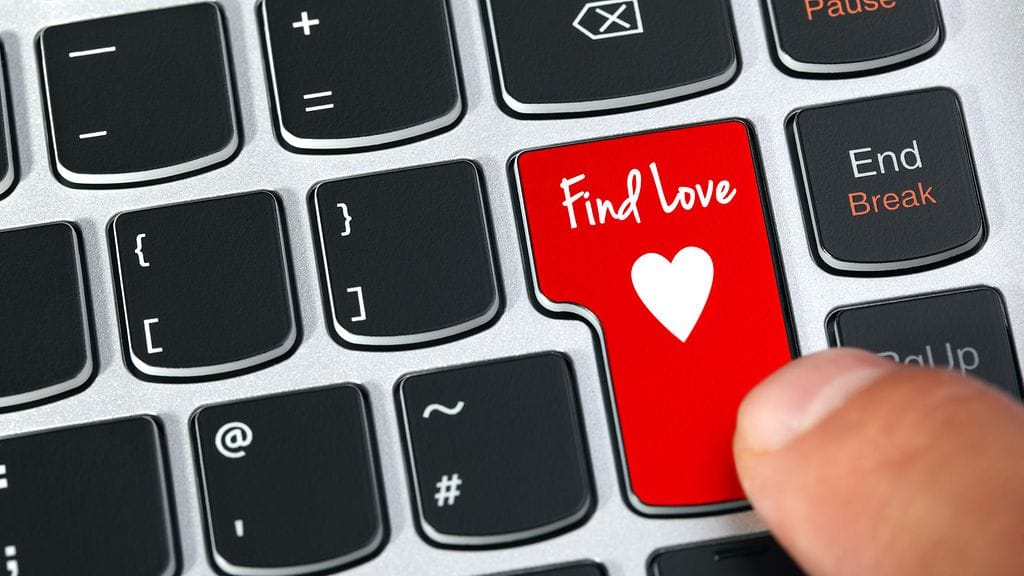 Kylmät talvikuukaudet kasvattavat deittisivustojen kävijämääriä.