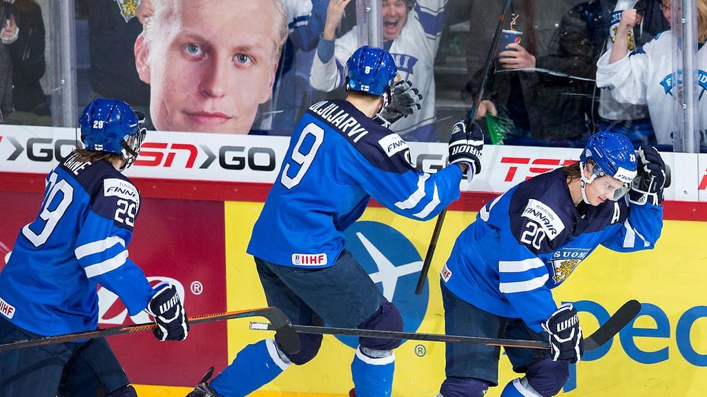 Patrik Laine (vas.), Jesse Puljujärvi ja Sebastian Aho.