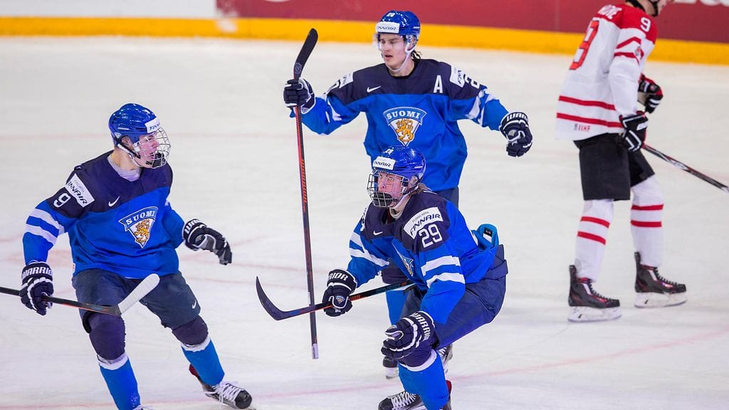 Jesse Puljujärvi (vas.), Sebastian Aho ja Patrik Laine ihastuttivat MM-kisoissa.