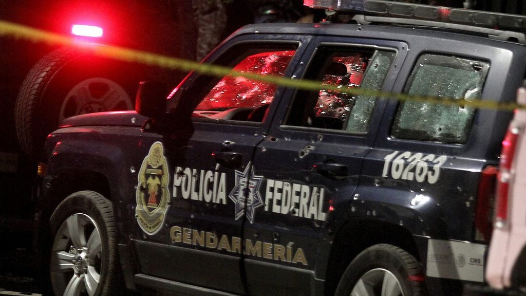 Viranomaisten mukaan veriteosta epäillyistä kaksi on tapettu ja yksi on pidätetty.